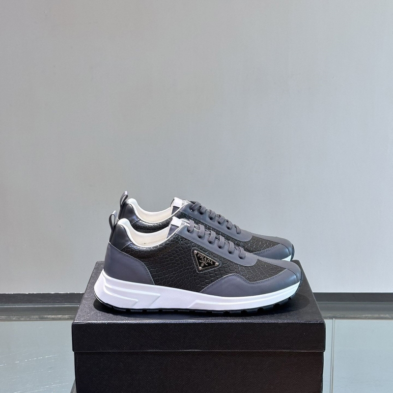 Pra*a casual shoes